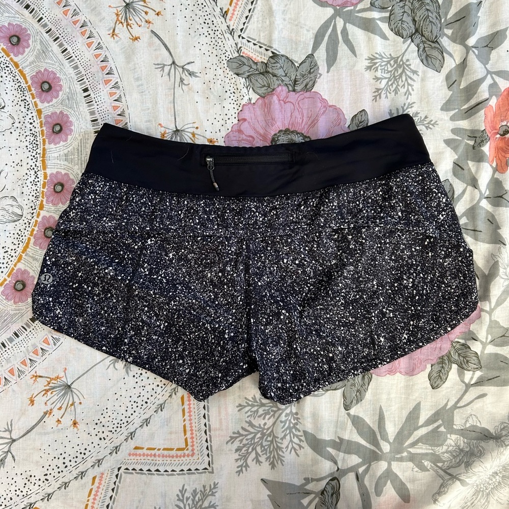 Lululemon Speed up shorts 2.5in - Picture 2 of 6